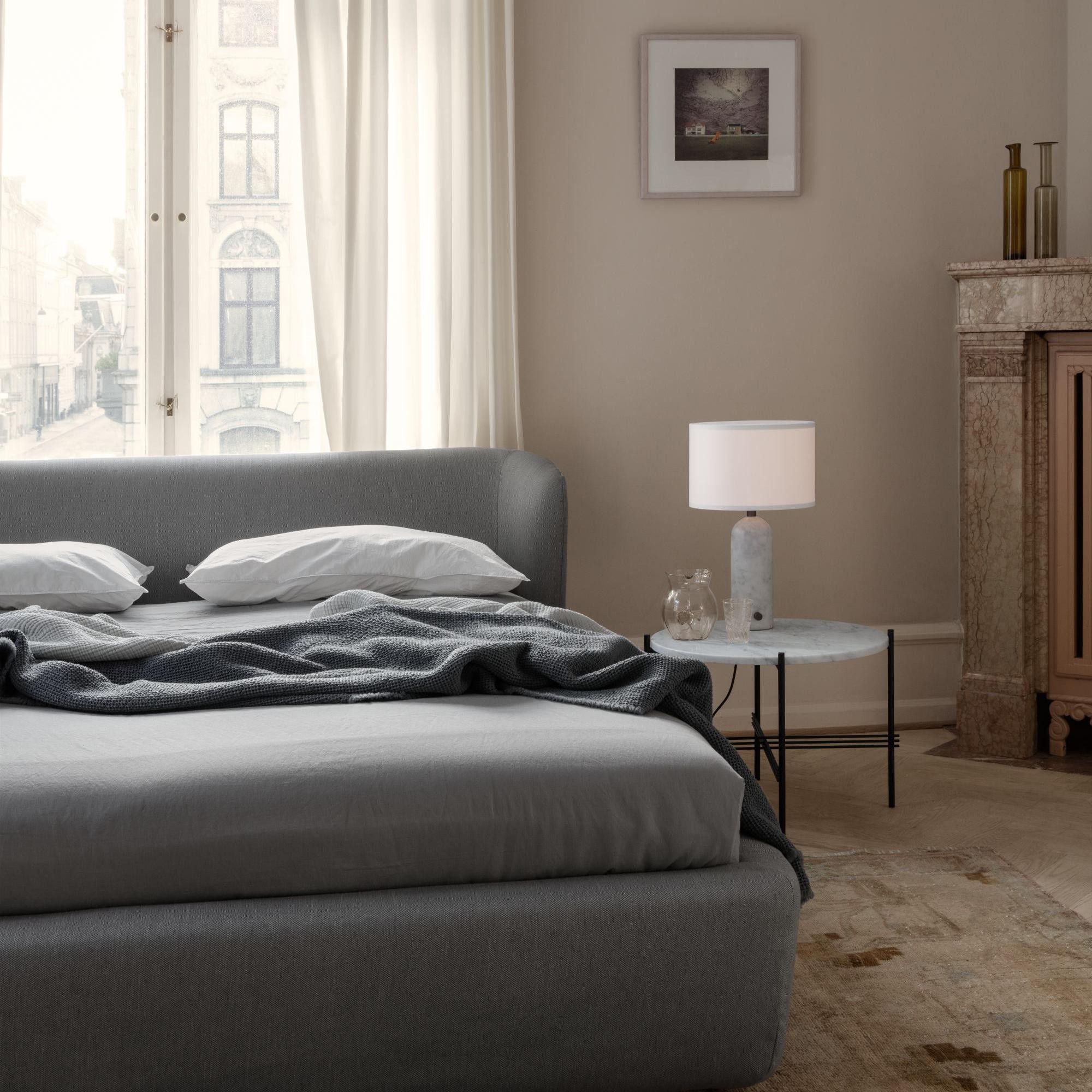 Gubi gravity discount table lamp